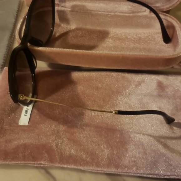 Miu miu cateye sunglasses 🕶 - Picture 4 of 9